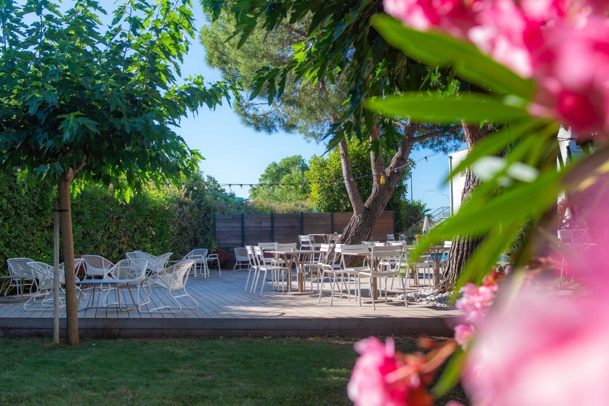 Kyriad Montpellier Est - Lunel Lunel  Exterior foto